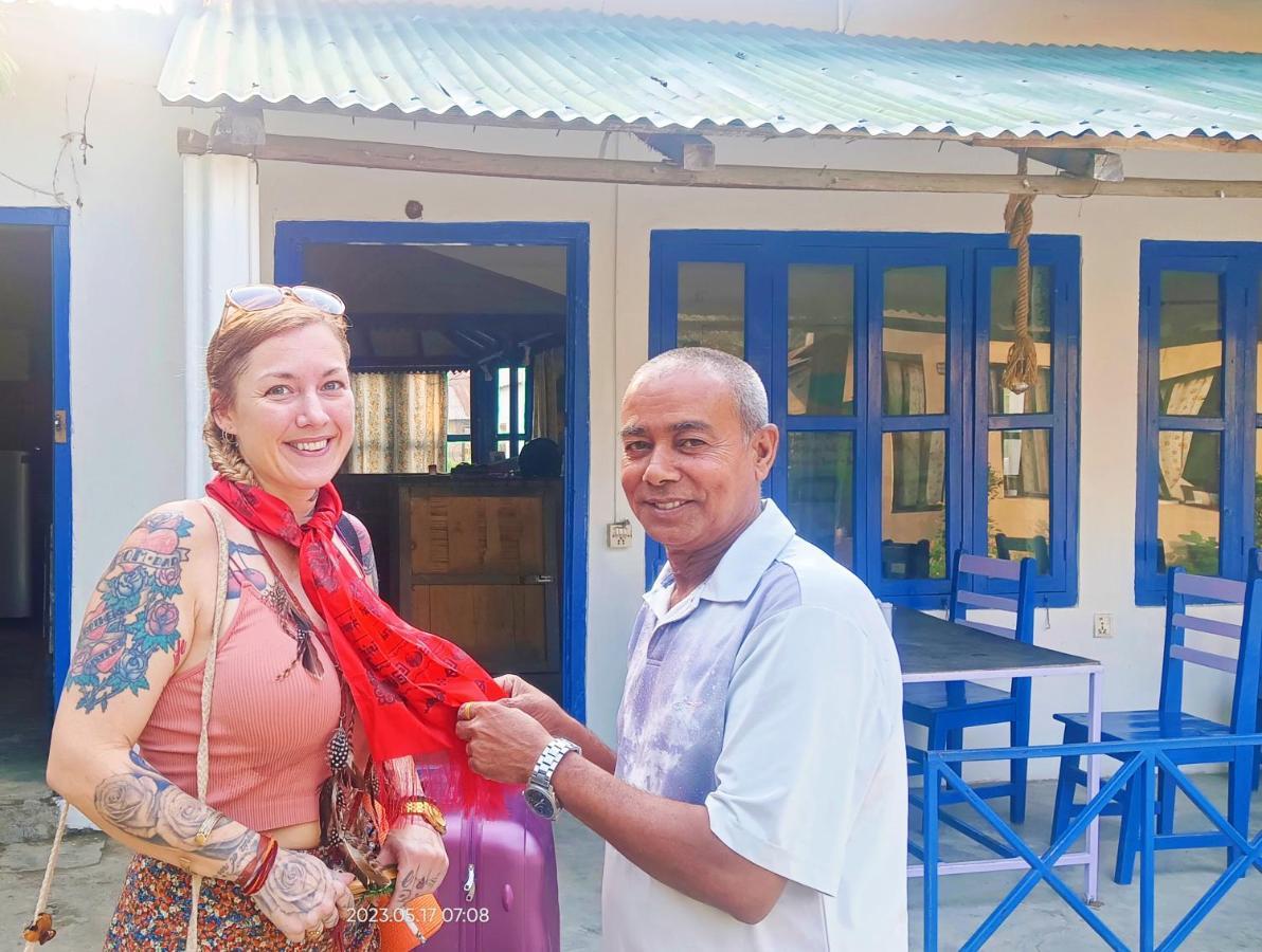 Hotel Butterfly Sauraha Bagian luar foto