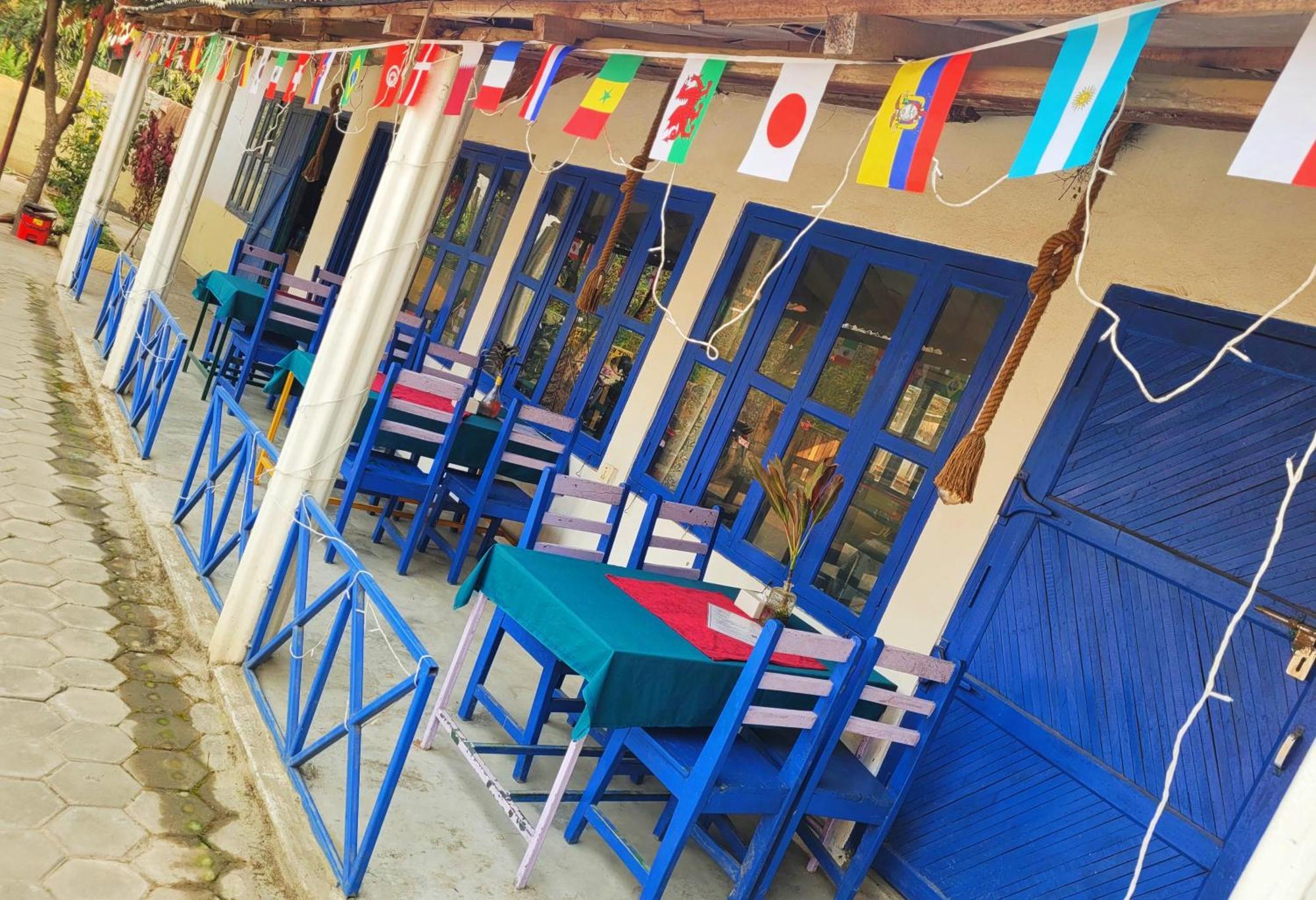 Hotel Butterfly Sauraha Bagian luar foto
