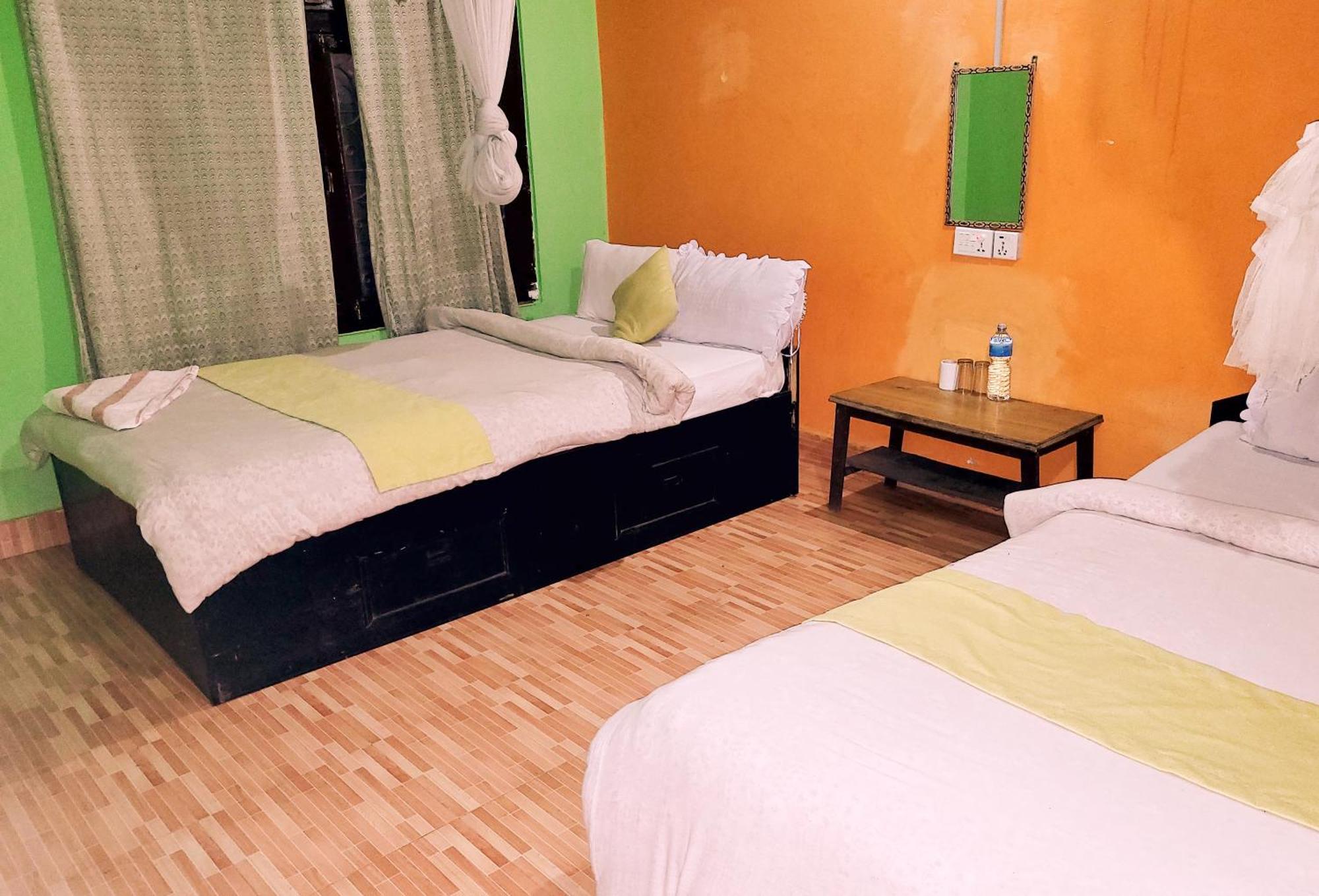 Hotel Butterfly Sauraha Bagian luar foto