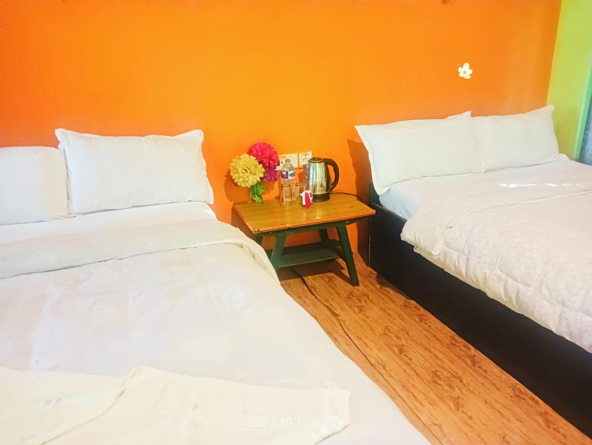 Hotel Butterfly Sauraha Bagian luar foto